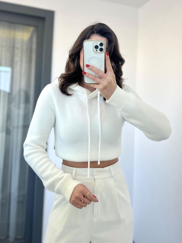 Ekru Yumuşak Dokulu Kapüşonlu Crop Kazak