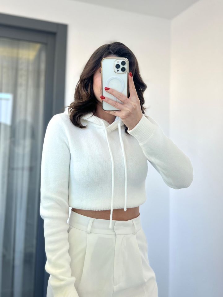 Ekru Yumuşak Dokulu Kapüşonlu Crop Kazak