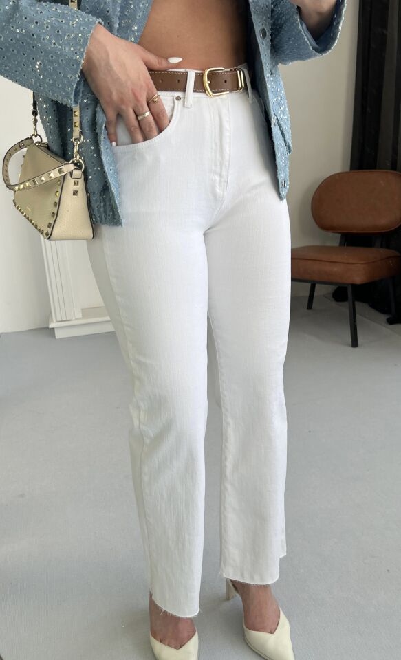 Kemerli Tok Beyaz Flare Jean