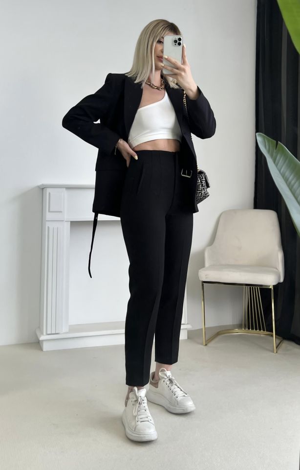 Siyah Kemer Detay Blazer Ceket
