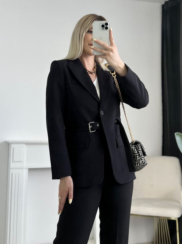 Siyah Kemer Detay Blazer Ceket
